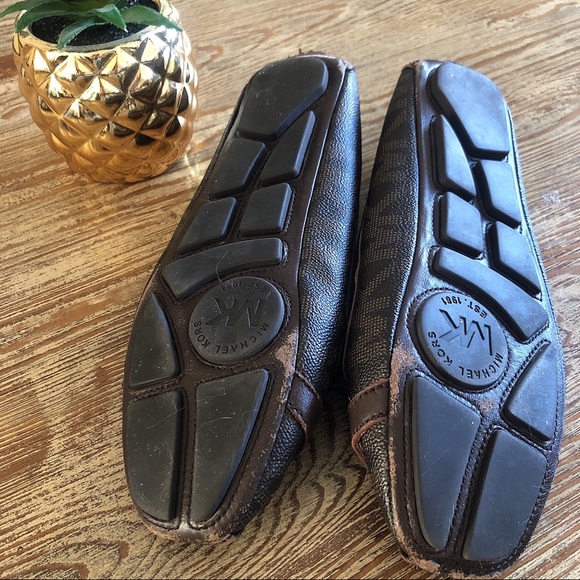⭐️Michael Kors Flats⭐️ - Picture 2 of 5
